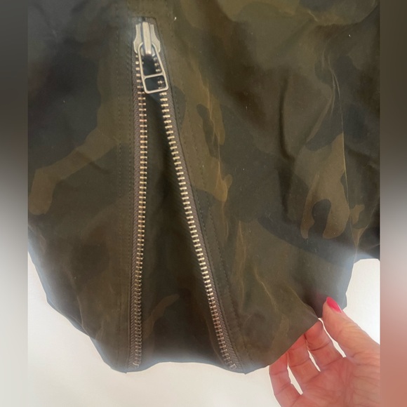 Veronica Beard USA WMN Size 2 Army Green Glade Jacket Camo Funnel Neck EUC - Picture 8 of 16